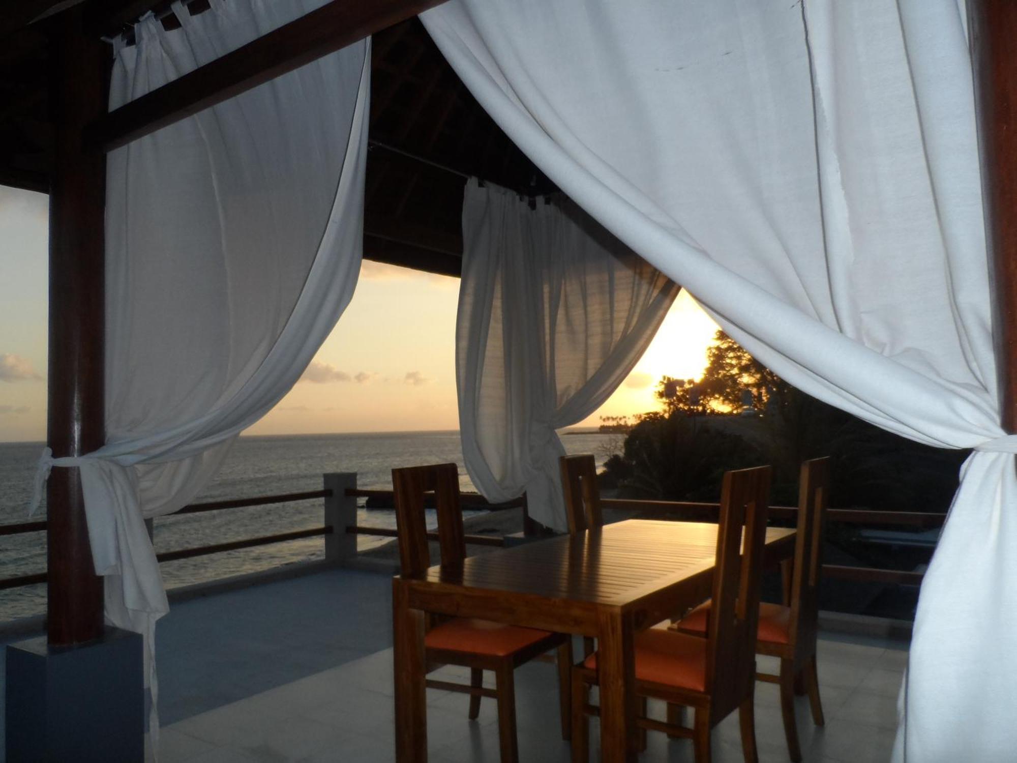 Cafe Alberto B And B Senggigi Exteriör bild