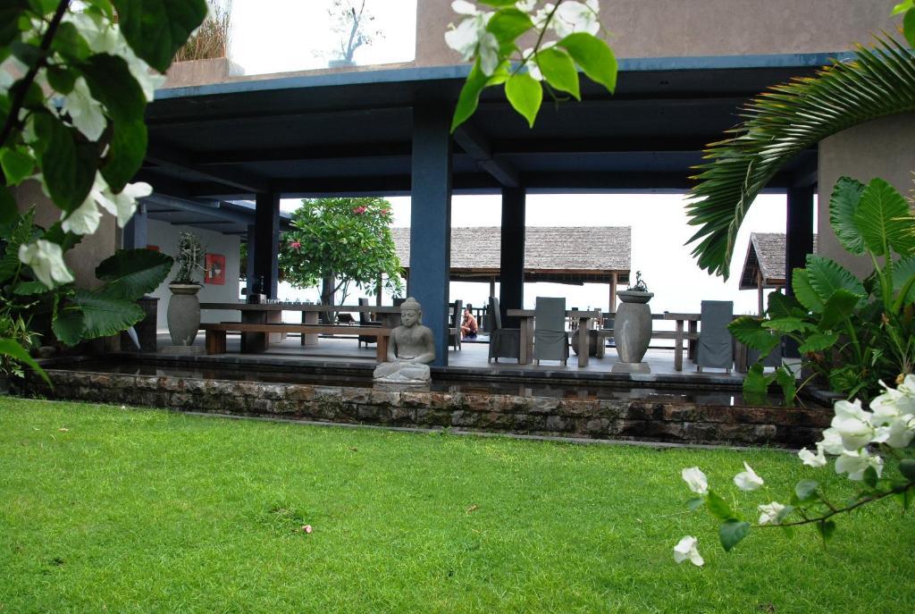 Cafe Alberto B And B Senggigi Exteriör bild
